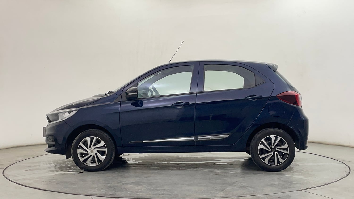 Used 2021 Tata Tiago XT Petrol Manual exterior LEFT SIDE VIEW