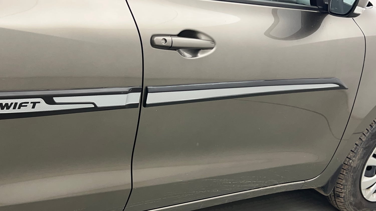 Used 2023 Maruti Suzuki Swift VXi Petrol Manual dents MINOR SCRATCH