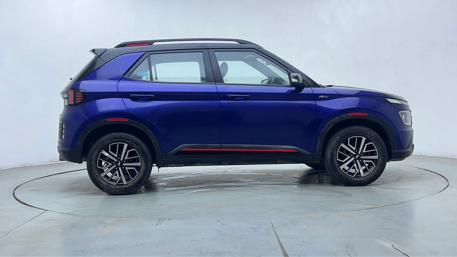 Used 2022 Hyundai Venue N-Line N6 DCT Dual Tone Petrol Automatic exterior RIGHT SIDE VIEW