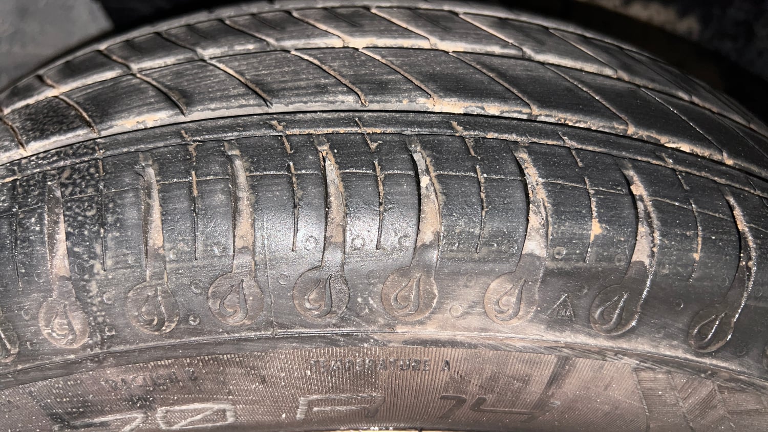 Used 2022 Renault Kwid RXT 1.0 AMT Petrol Automatic tyres RIGHT FRONT TYRE TREAD VIEW