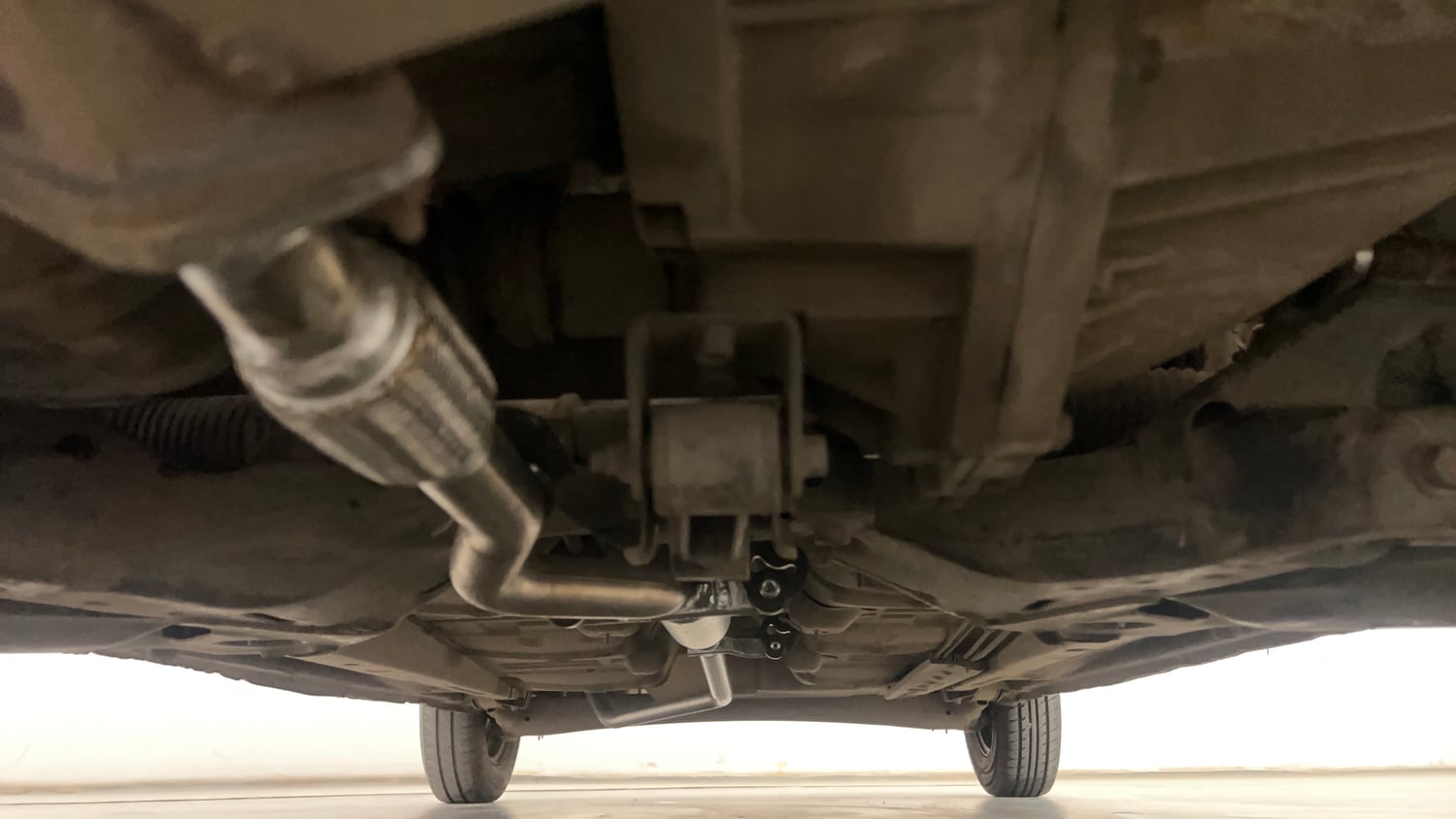 Used 2014 Hyundai i10 Sportz 1.1 iRDE2 Petrol Manual extra FRONT LEFT UNDERBODY VIEW