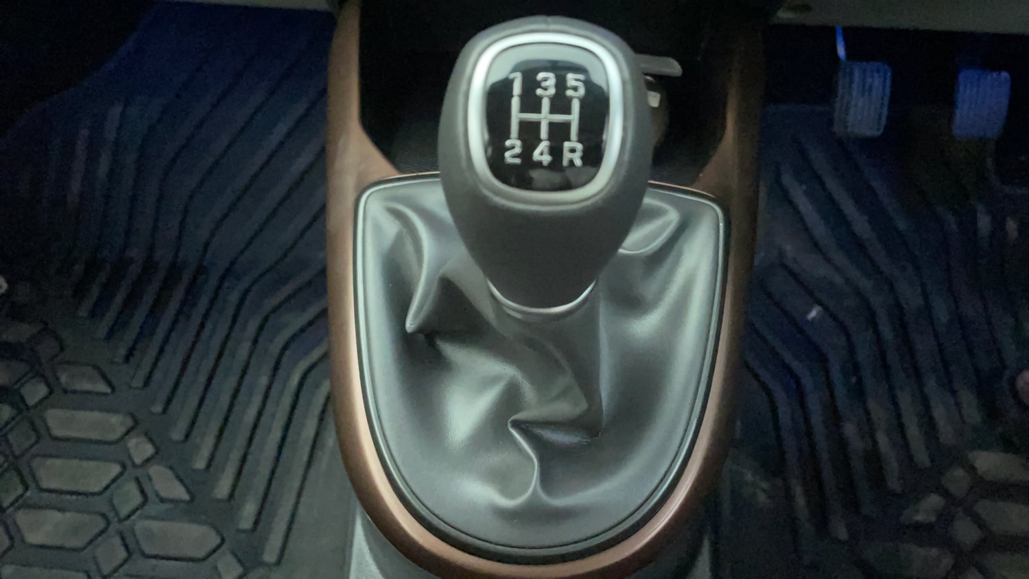 Used 2024 Hyundai Aura SX 1.2 (O) Petrol Petrol Manual interior GEAR  KNOB VIEW