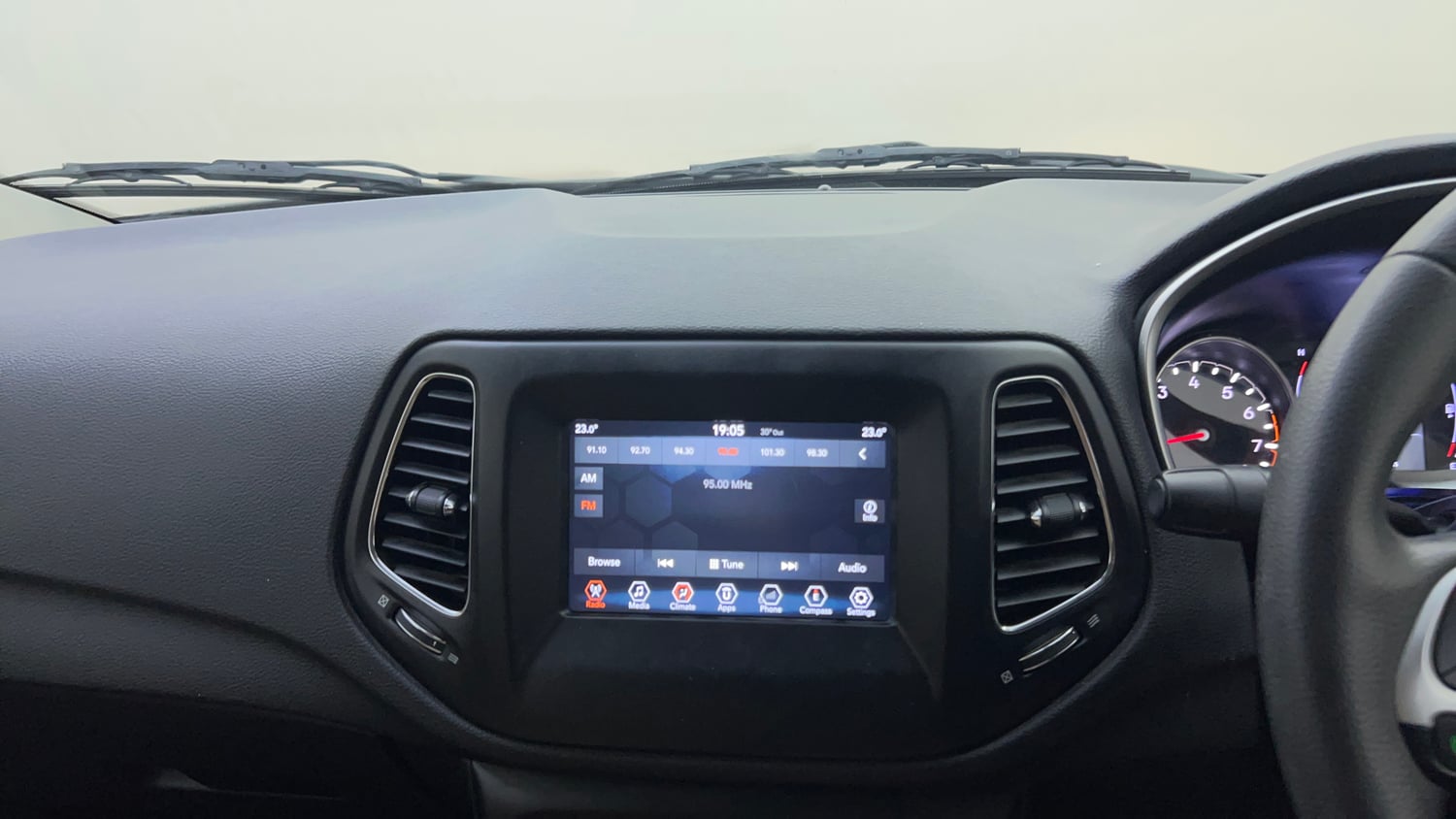 Used 2019 Jeep Compass Longitude (O) 1.4 Petrol AT Petrol Automatic top_features Touch screen infotainment system
