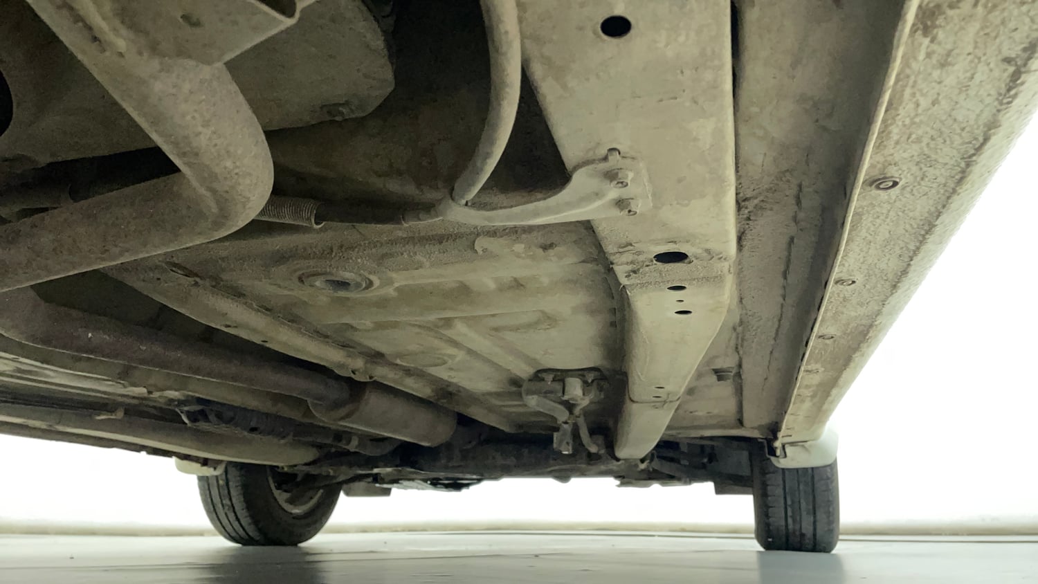 Used 2022 Maruti Suzuki Ertiga ZXi AT Petrol Automatic extra REAR RIGHT UNDERBODY VIEW