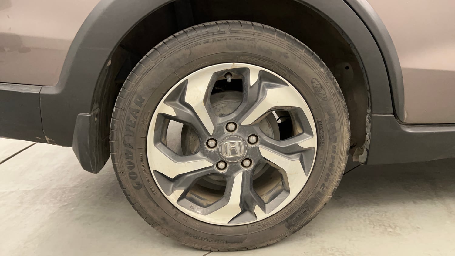 Used 2017 Honda BR-V V CVT Petrol Petrol Automatic tyres RIGHT REAR TYRE RIM VIEW