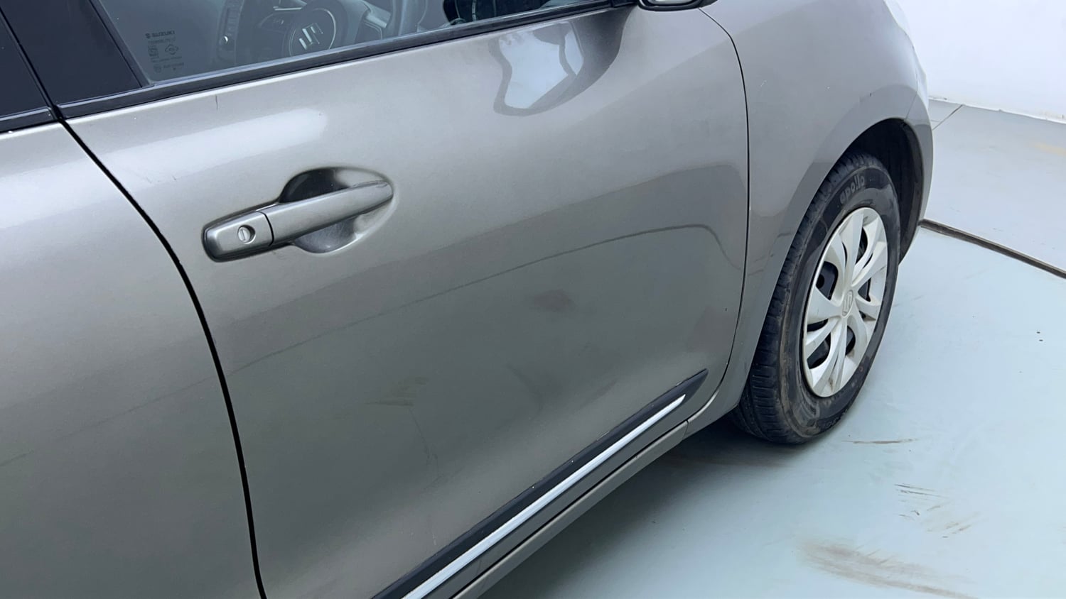 Used 2018 Maruti Suzuki Swift VXi AMT Petrol Automatic dents MINOR SCRATCH