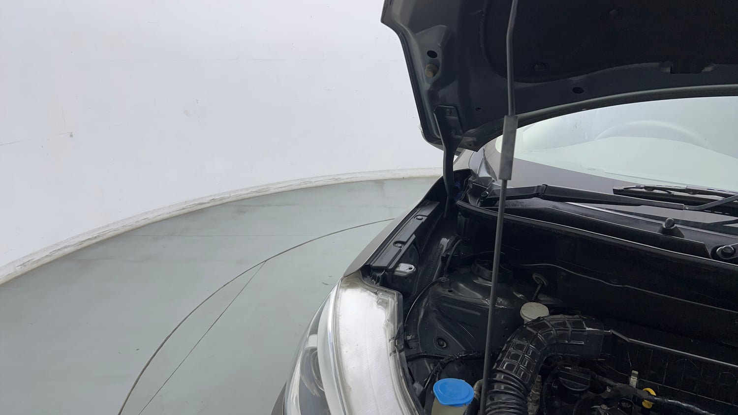 Used 2021 Maruti Suzuki New Ertiga ZXi Plus Petrol Manual engine ENGINE RIGHT SIDE HINGE & APRON VIEW