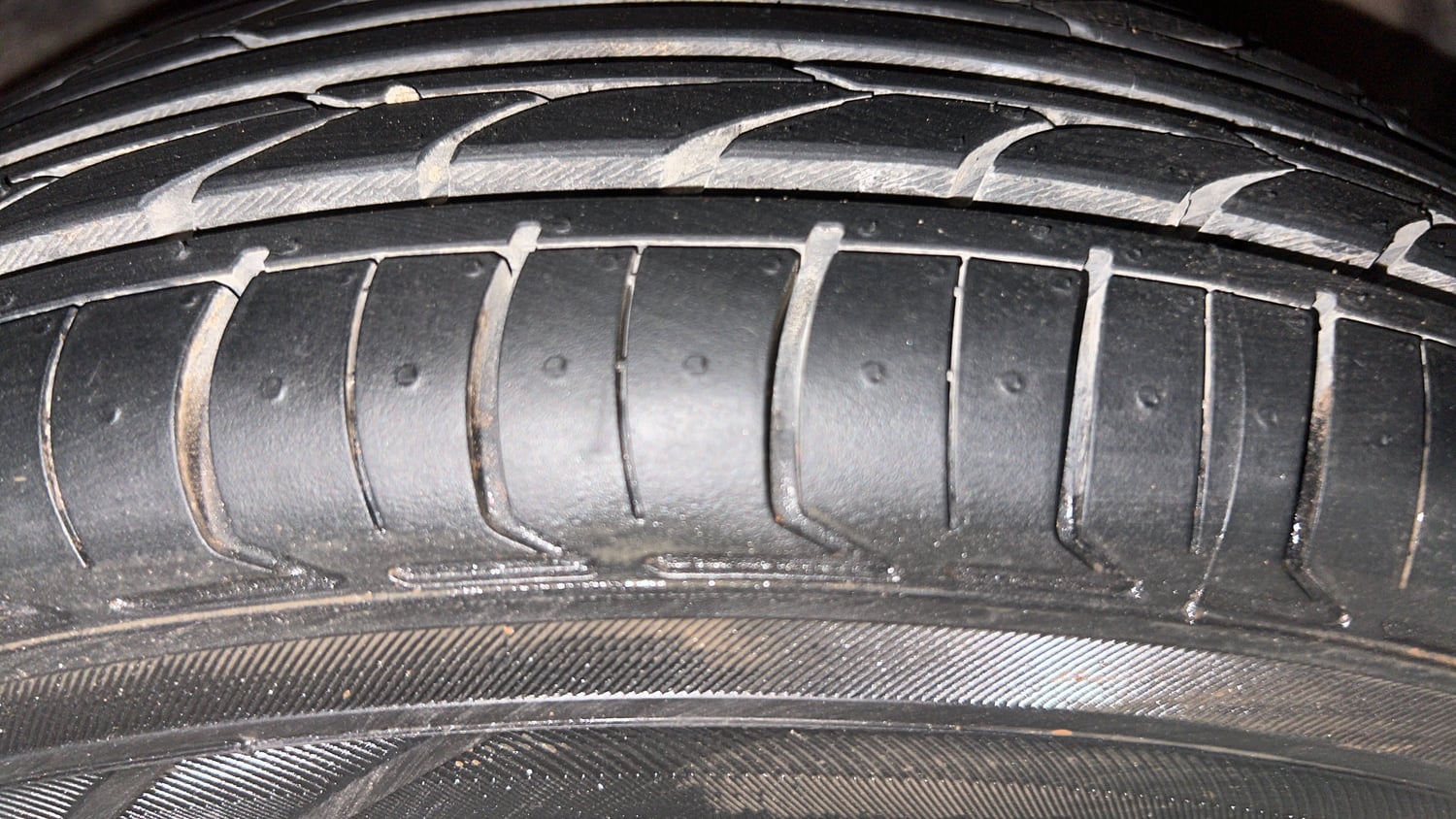 Used 2013 Hyundai i10 Magna 1.2 Kappa2 Petrol Manual tyres RIGHT FRONT TYRE TREAD VIEW