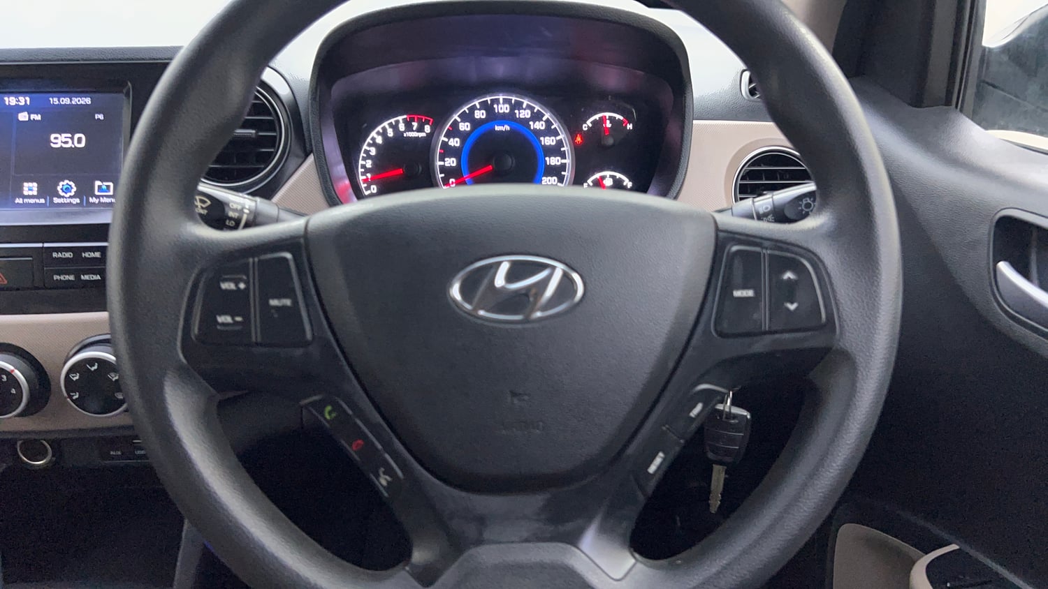 Used 2018 Hyundai Grand i10 Sportz AT 1.2 Kappa VTVT Petrol Automatic top_features Airbags