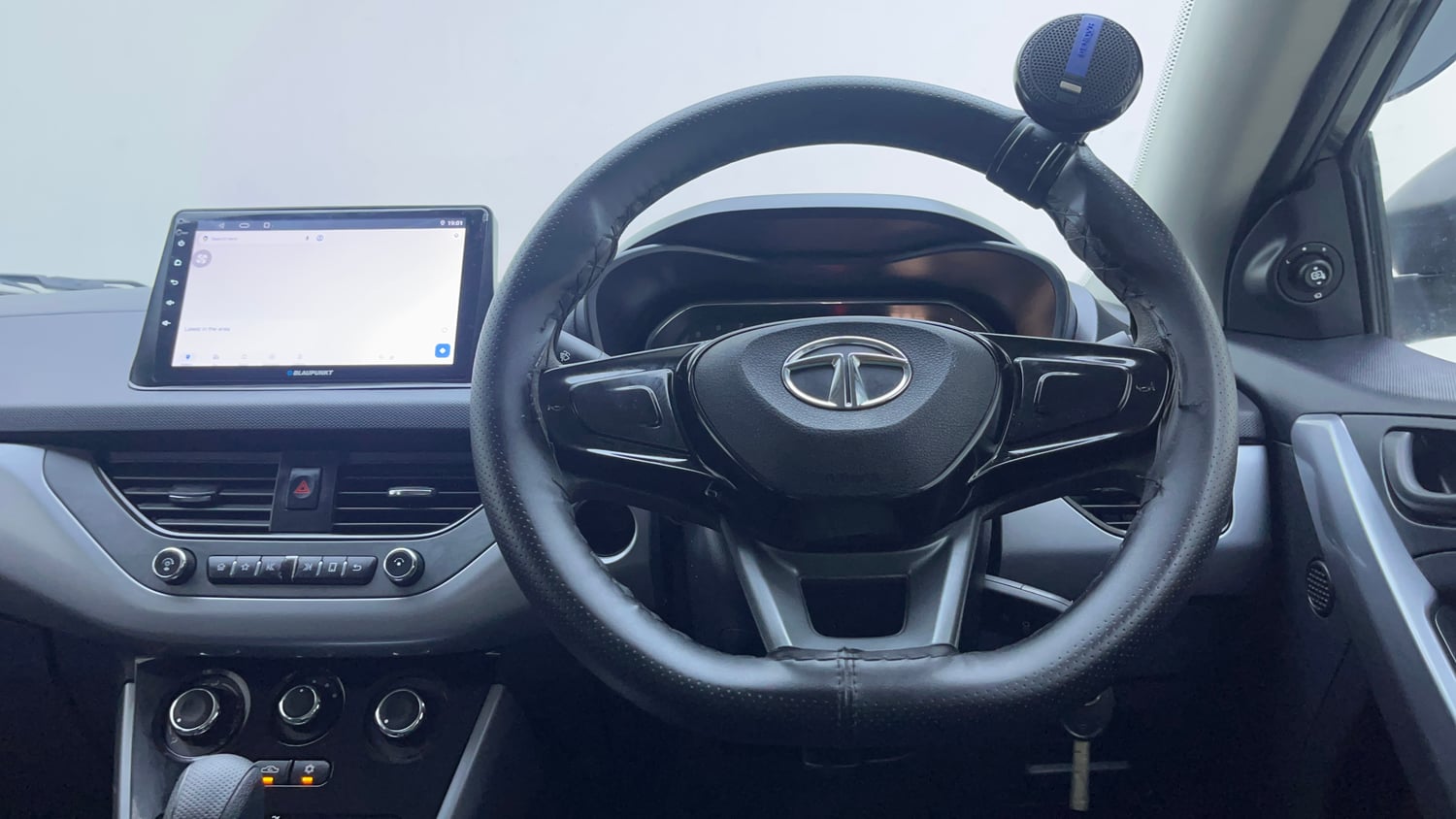 Used 2022 Tata Nexon XMA Petrol Automatic interior STEERING VIEW