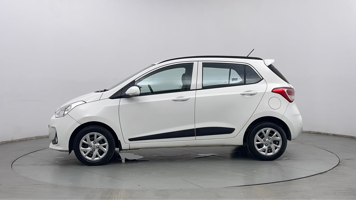 Used 2018 Hyundai Grand i10 Sportz 1.2 Kappa VTVT Petrol Manual exterior LEFT SIDE VIEW