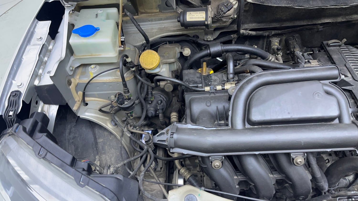 Used 2021 Renault Kwid RXT 1.0 Opt Petrol Manual engine ENGINE RIGHT SIDE VIEW