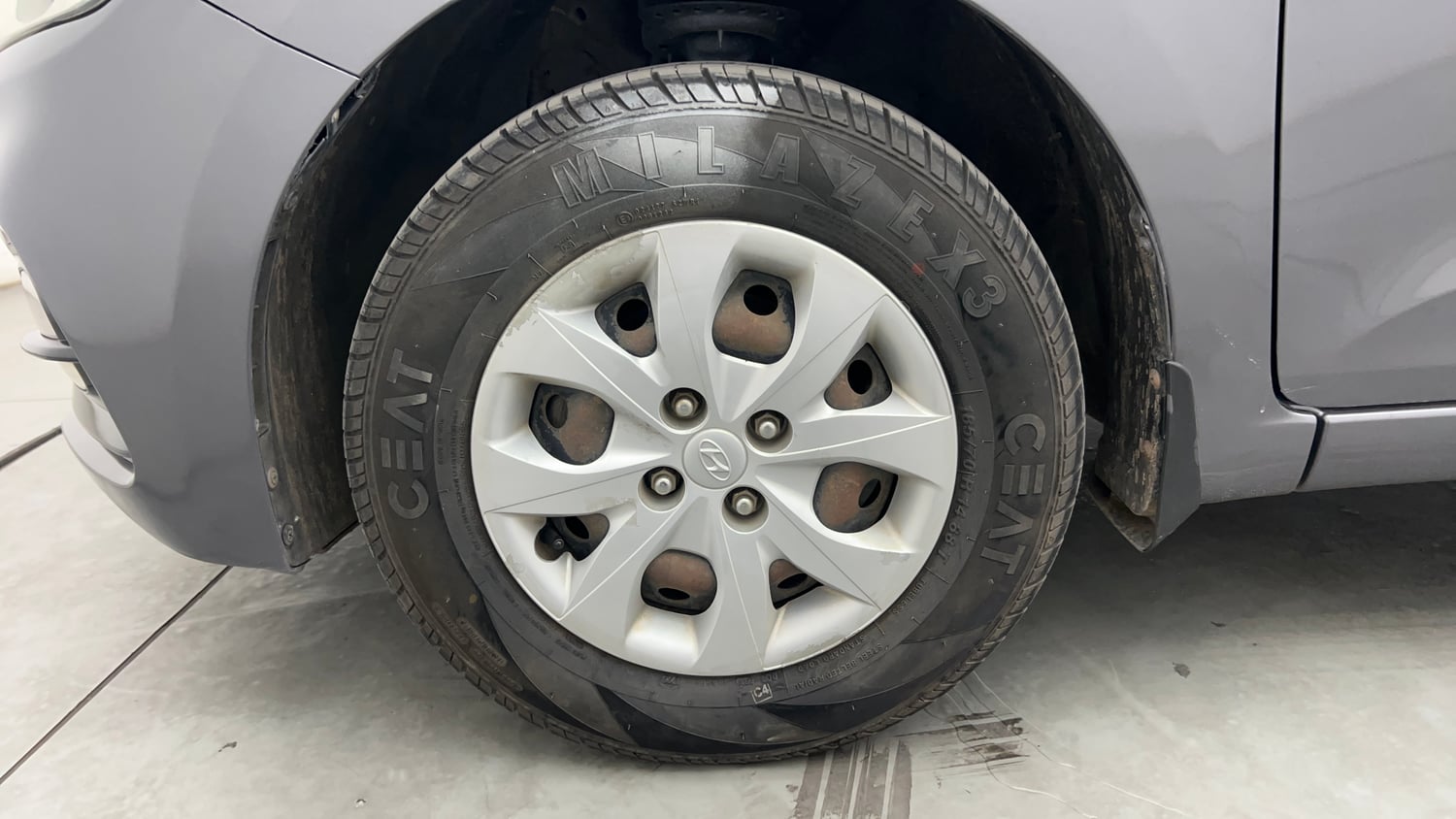 Used 2018 Hyundai Elite i20 Sportz 1.2 Petrol Manual tyres LEFT FRONT TYRE RIM VIEW