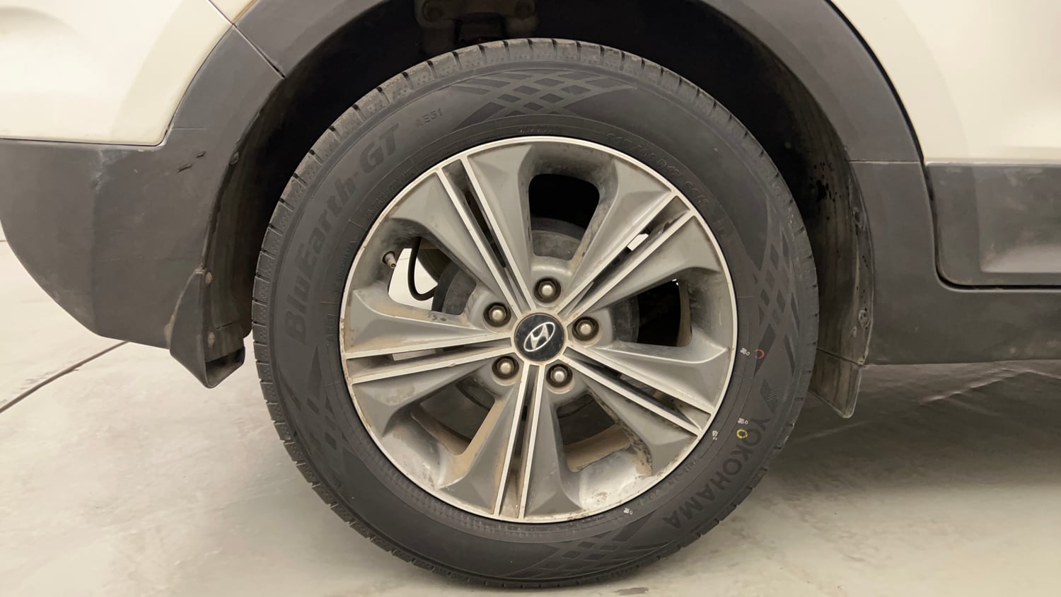 Used 2018 Hyundai Creta SX Plus 1.6 AT CRDI Diesel Automatic tyres RIGHT REAR TYRE RIM VIEW