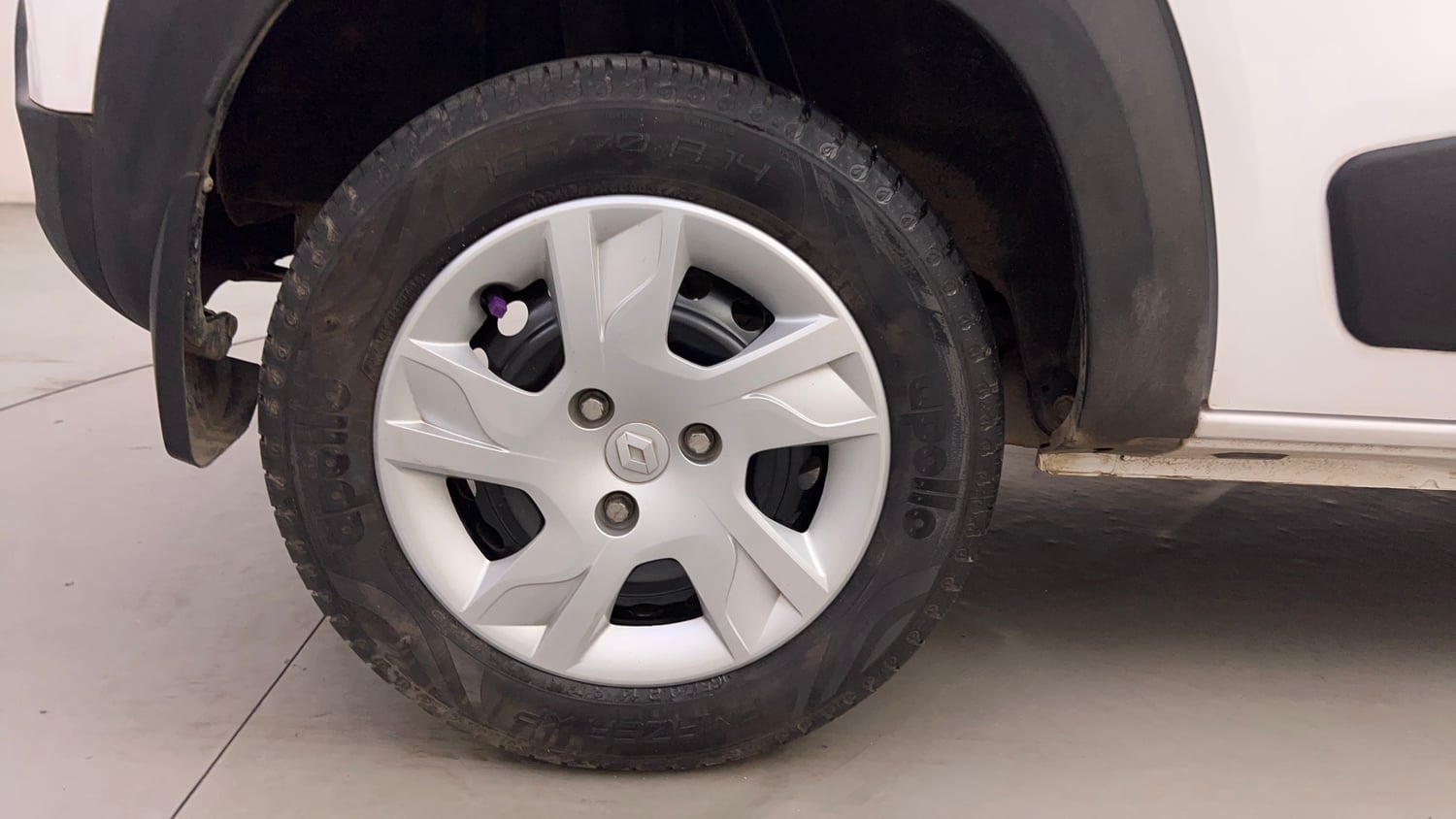 Used 2022 Renault Kwid RXT 1.0 AMT Petrol Automatic tyres RIGHT REAR TYRE RIM VIEW