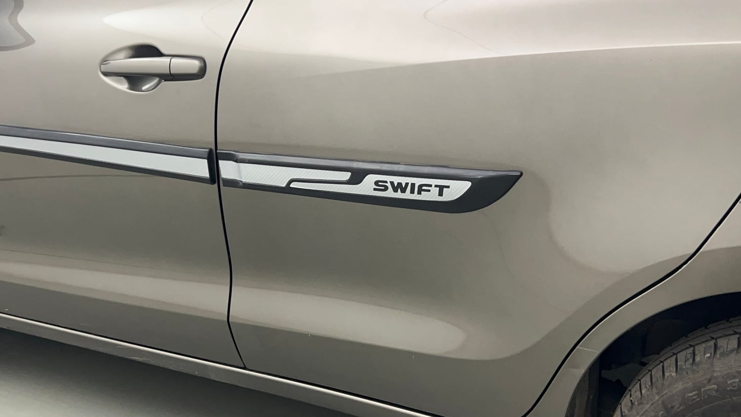 Used 2023 Maruti Suzuki Swift VXi Petrol Manual dents MINOR SCRATCH
