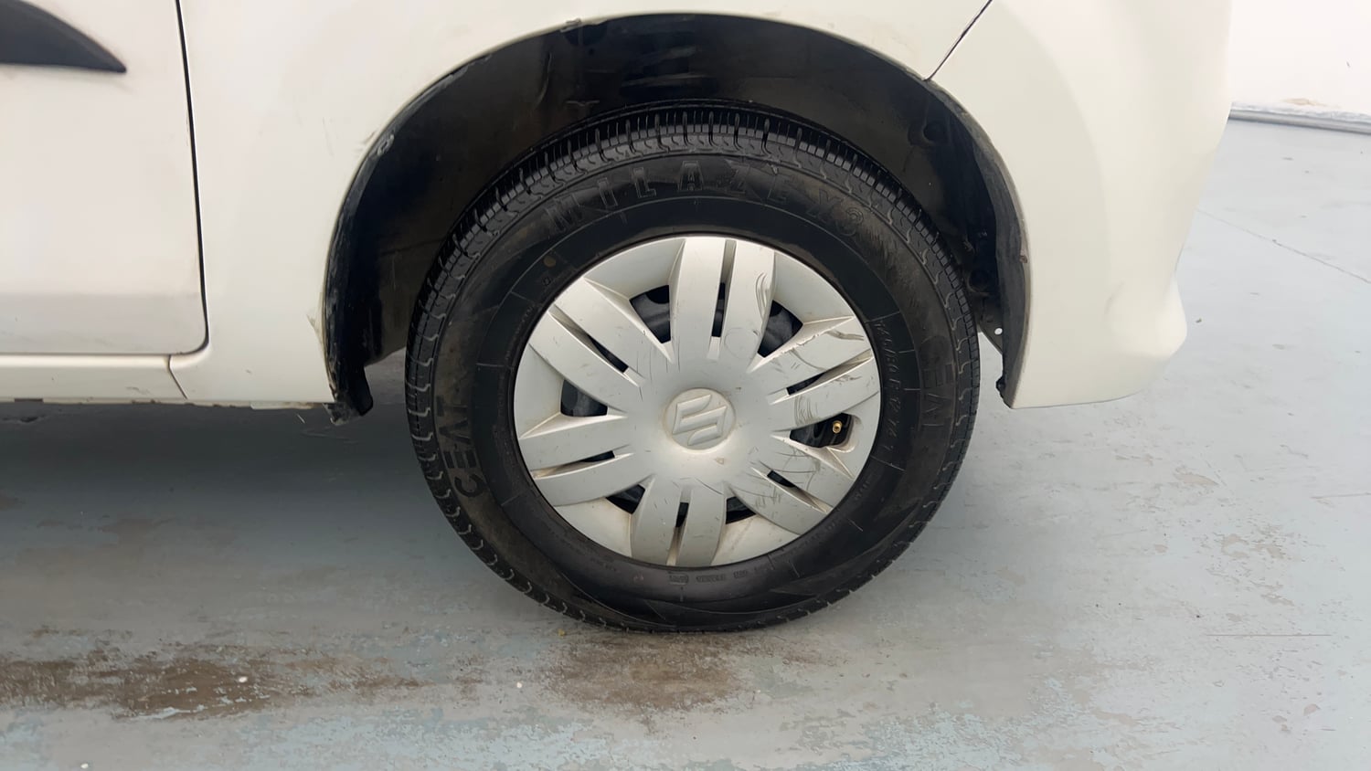Used 2018 Maruti Suzuki Alto 800 VXi Petrol Manual tyres RIGHT FRONT TYRE RIM VIEW