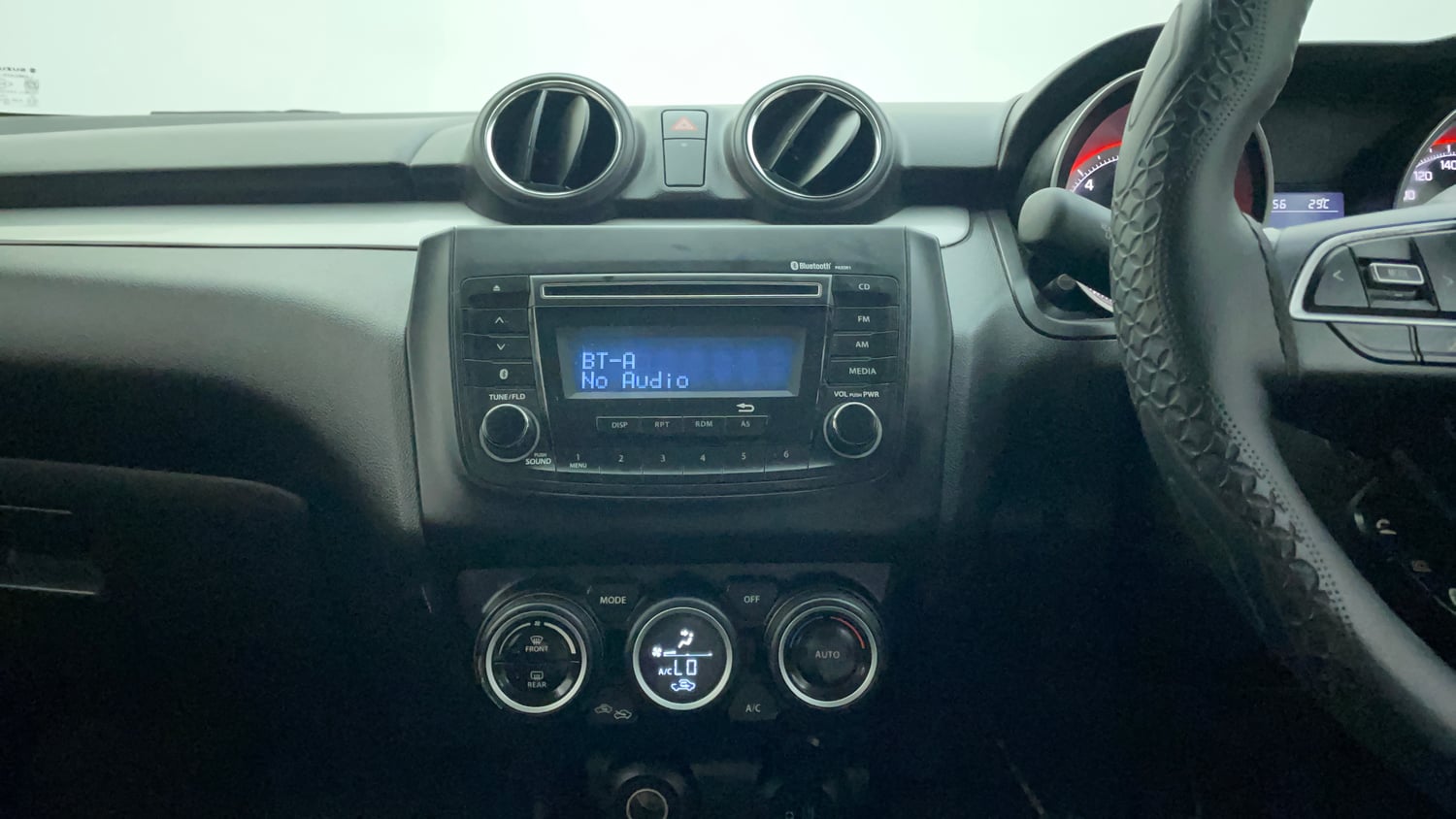 Used 2021 Maruti Suzuki Swift ZXi Petrol Manual interior MUSIC SYSTEM & AC CONTROL VIEW