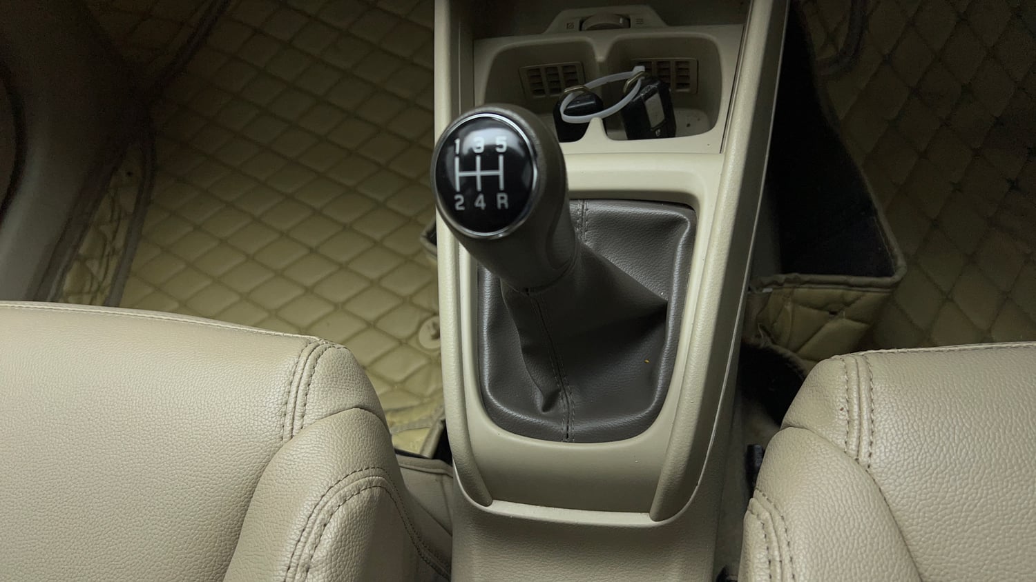 Used 2021 Maruti Suzuki New Ertiga ZXi Plus Petrol Manual interior GEAR  KNOB VIEW