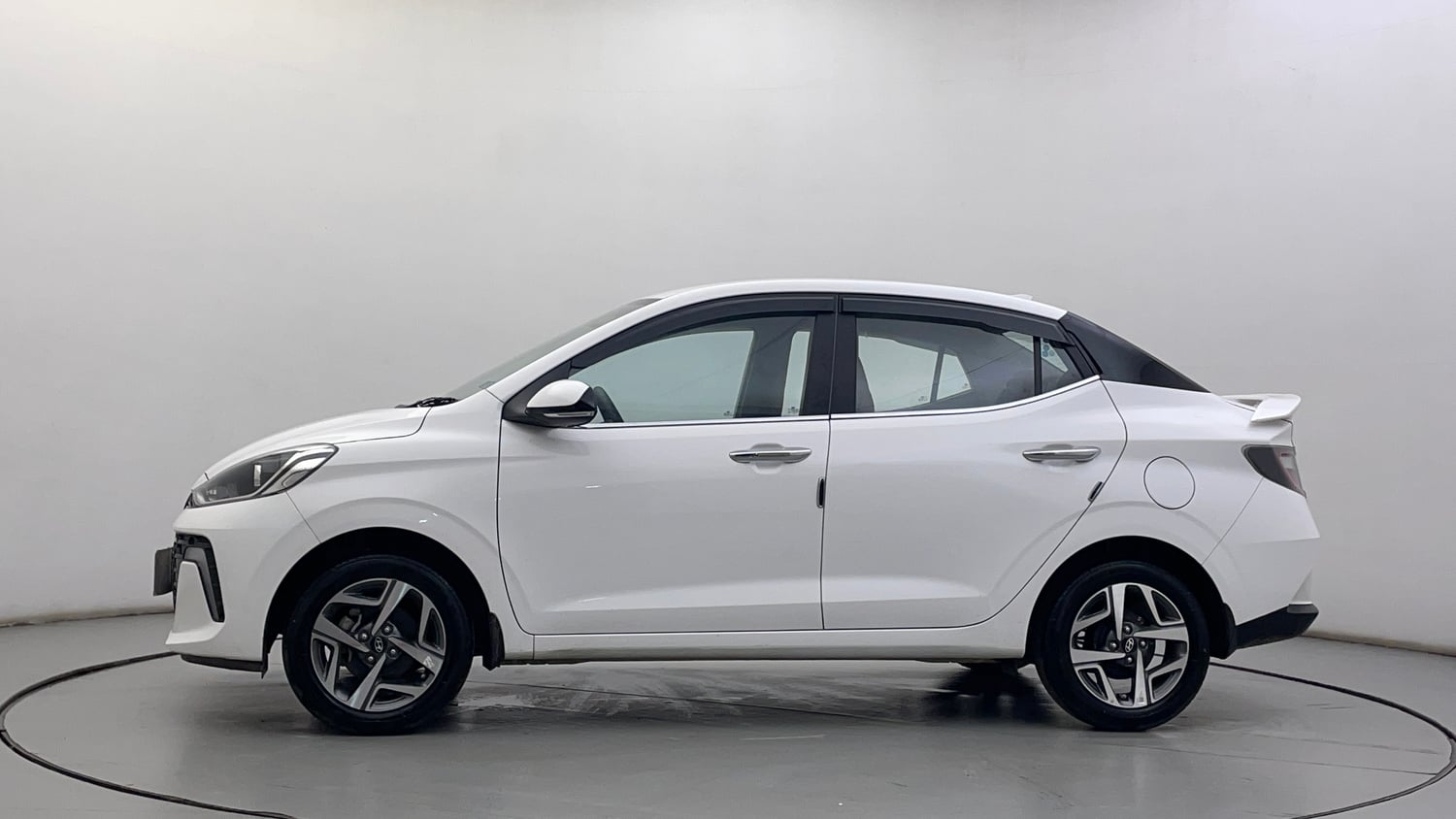 Used 2024 Hyundai Aura SX 1.2 (O) Petrol Petrol Manual exterior LEFT SIDE VIEW