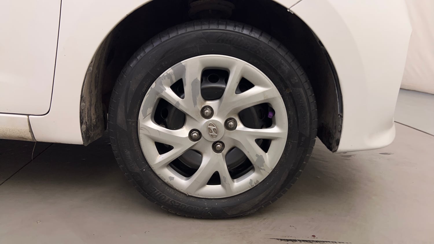 Used 2018 Hyundai Grand i10 Magna 1.2 Kappa VTVT Petrol Manual tyres RIGHT FRONT TYRE RIM VIEW