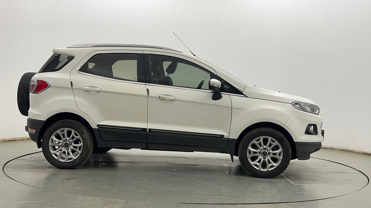 Used 2017 Ford EcoSport Titanium 1.5L TDCi Diesel Manual exterior RIGHT SIDE VIEW