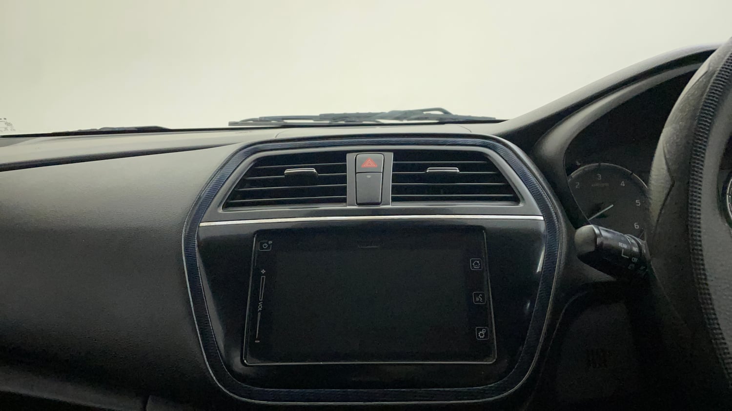 Used 2018 Maruti Suzuki S-Cross Zeta 1.3 Diesel Manual top_features Integrated (in-dash) music system