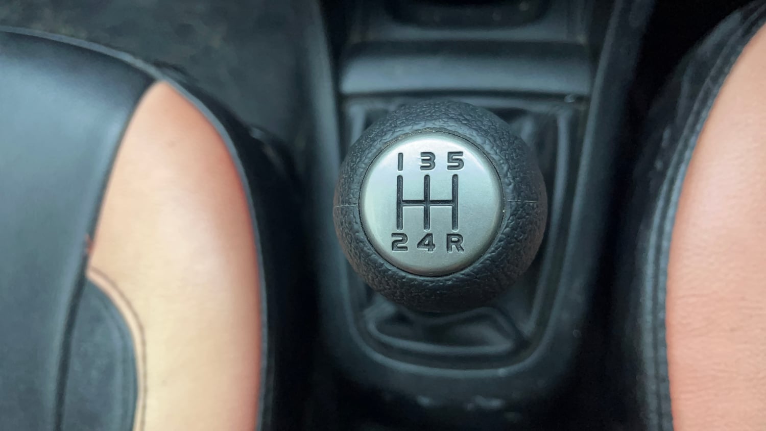 Used 2011 Maruti Suzuki Swift VXi Petrol Manual interior GEAR  KNOB VIEW