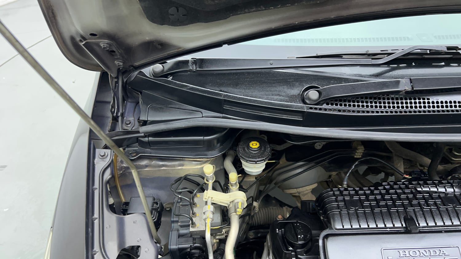 Used 2016 Honda Jazz V Petrol Petrol Manual engine ENGINE RIGHT SIDE HINGE & APRON VIEW