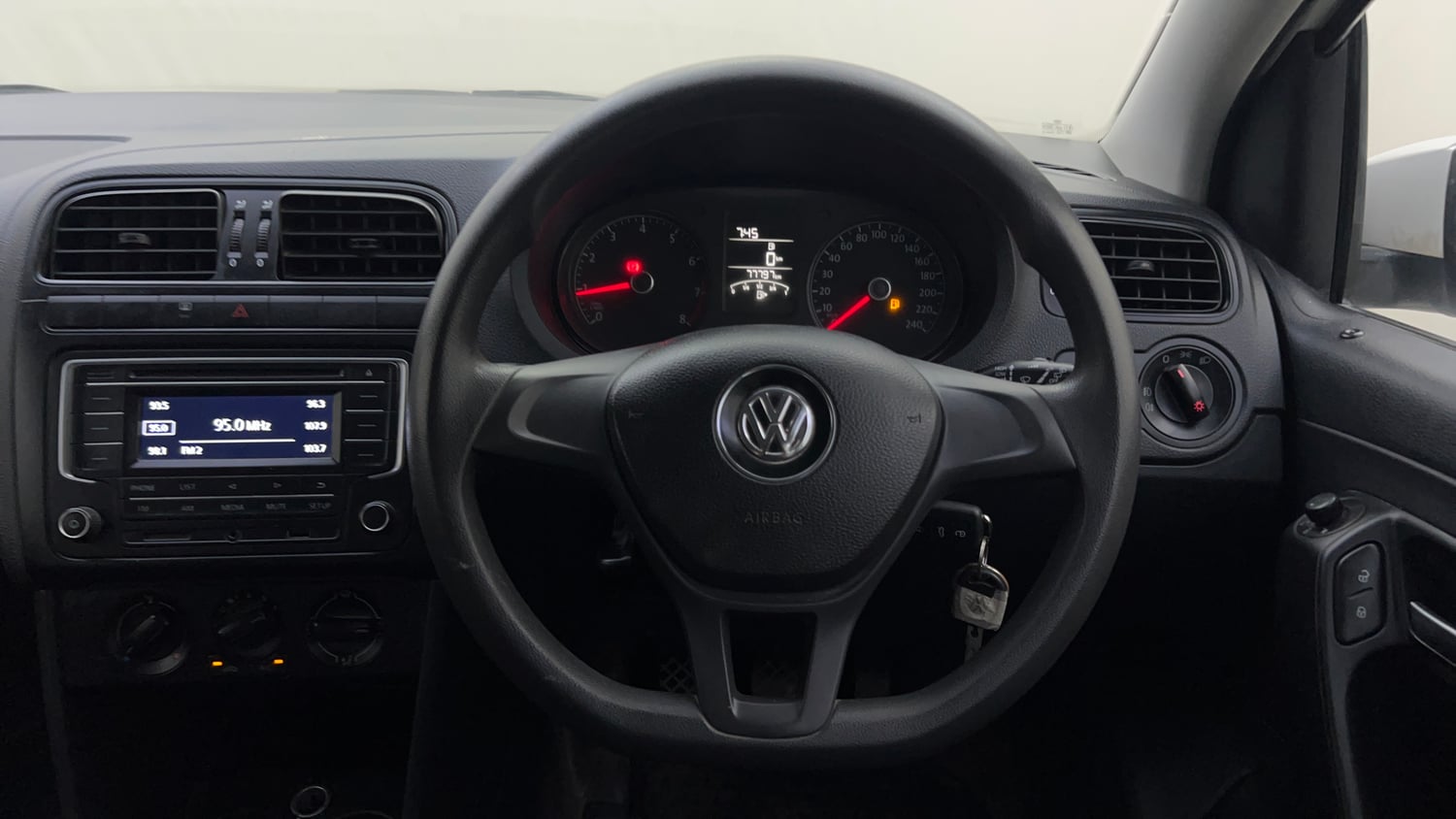 Used 2018 Volkswagen Polo Comfortline 1.0L (P) Petrol Manual interior STEERING VIEW