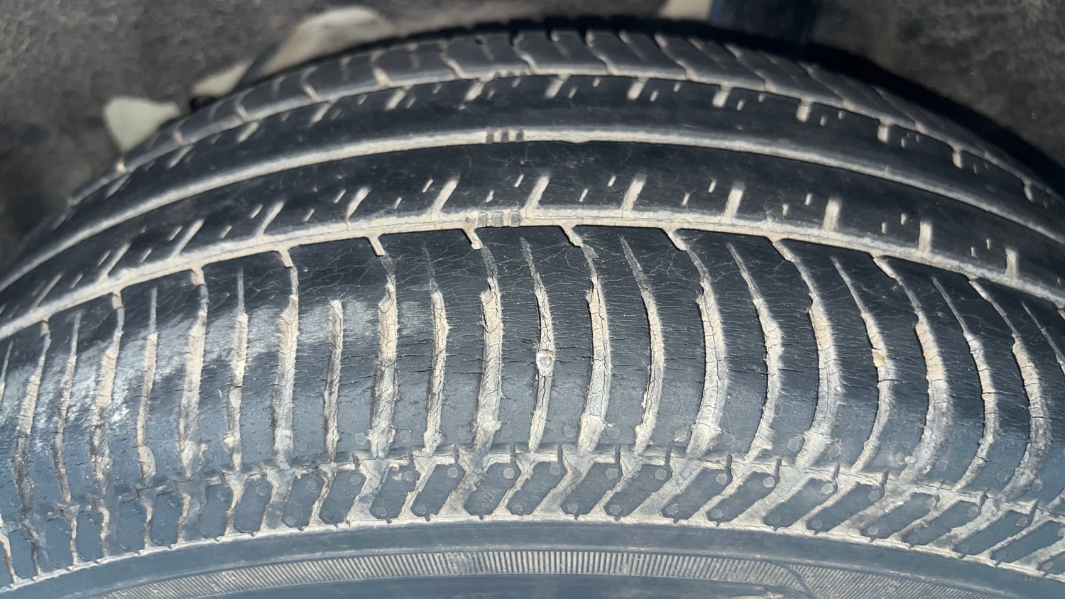 Used 2015 Ford EcoSport Trend 1.5 Ti-VCT Petrol Manual tyres LEFT REAR TYRE TREAD VIEW