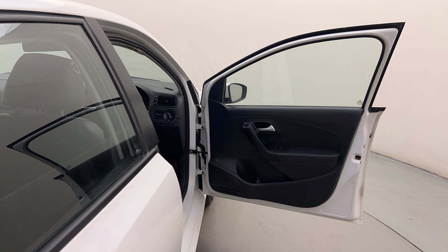 Used 2018 Volkswagen Polo Comfortline 1.0L (P) Petrol Manual interior RIGHT FRONT DOOR OPEN VIEW
