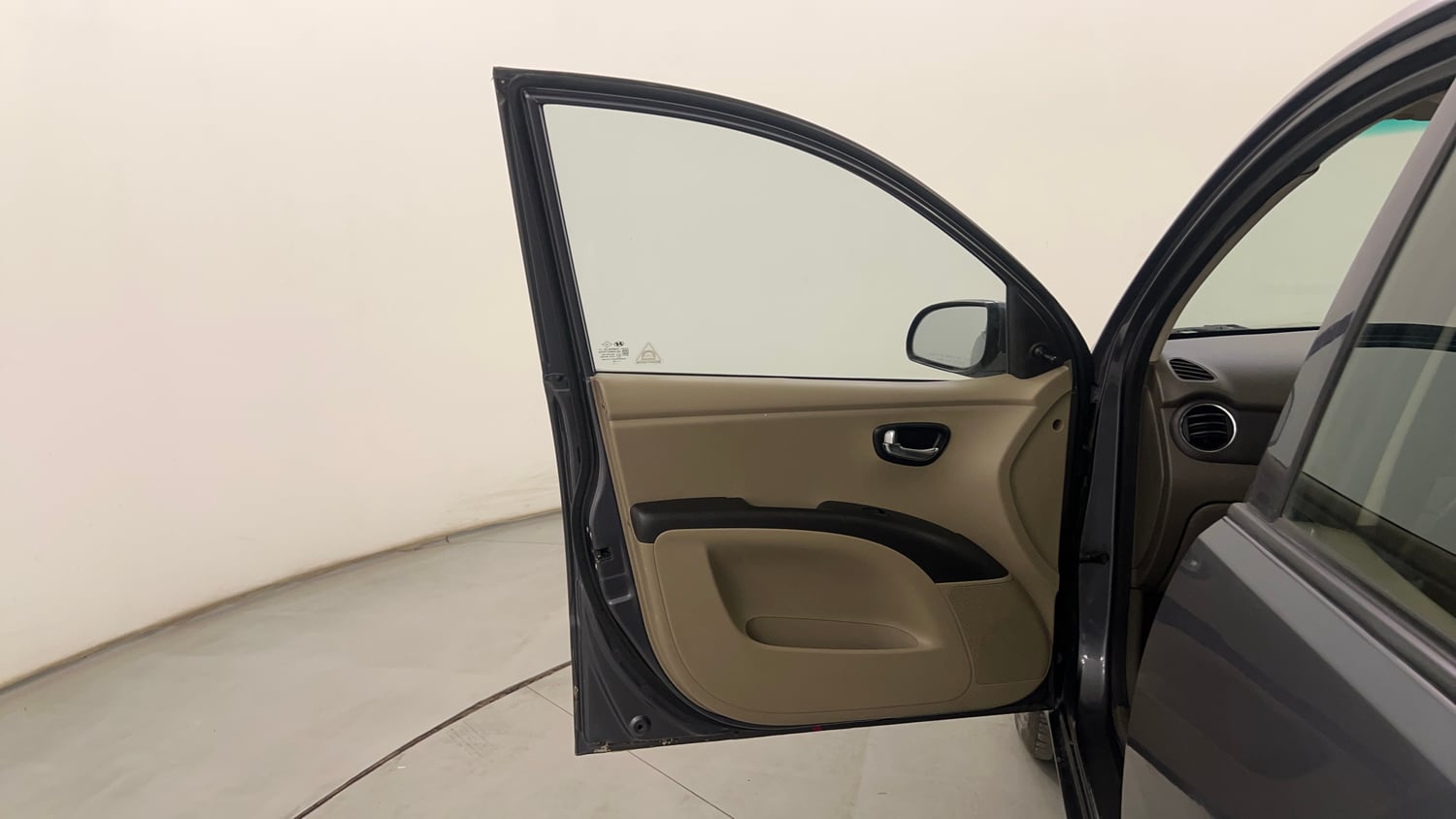 Used 2014 Hyundai i10 Sportz 1.1 iRDE2 Petrol Manual interior LEFT FRONT DOOR OPEN VIEW