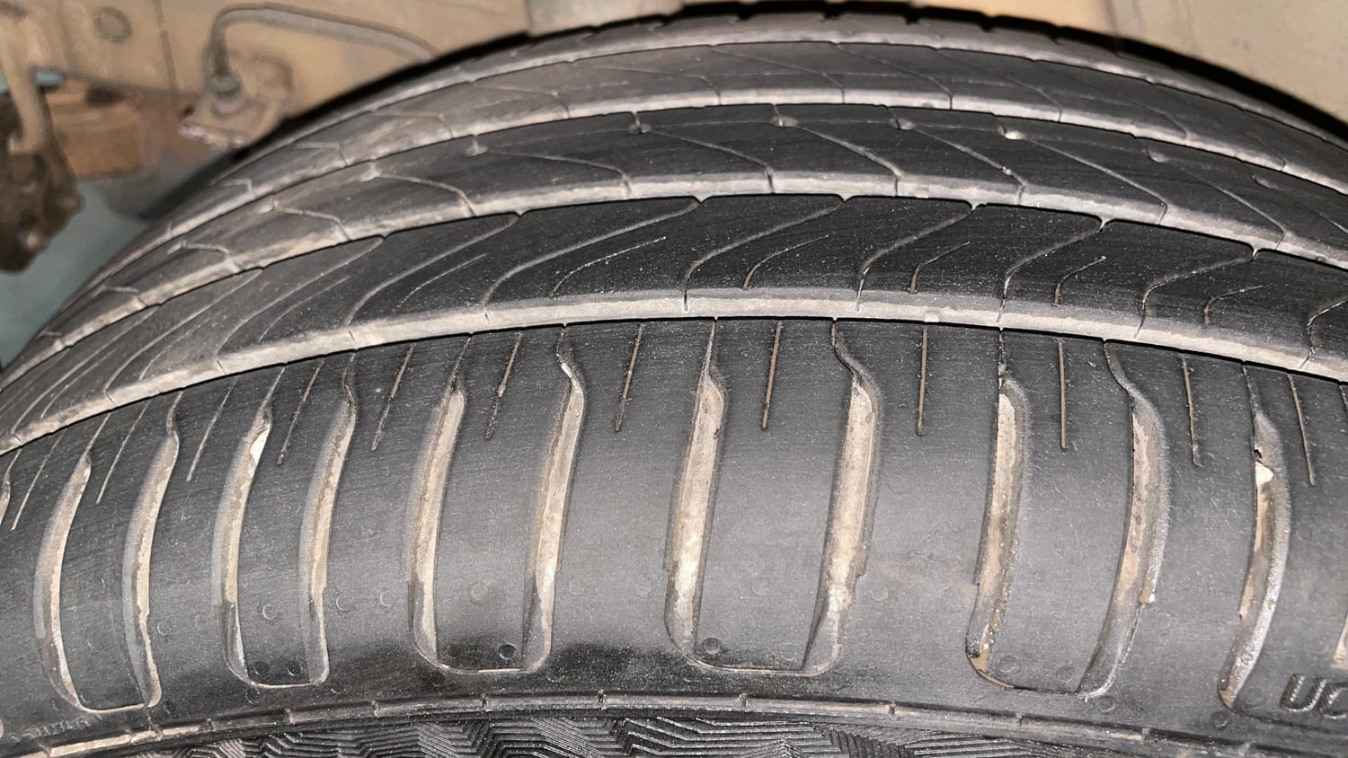 Used 2019 Hyundai Venue SX Plus 1.0 Turbo DCT Petrol Automatic tyres RIGHT REAR TYRE TREAD VIEW