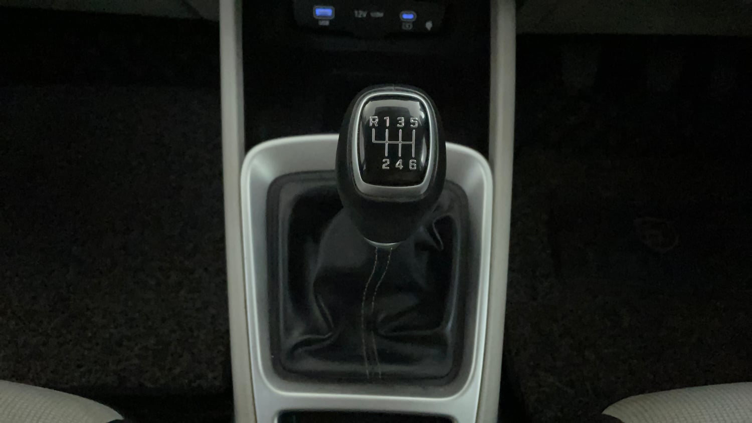 Used 2023 Hyundai Venue SX 1.5 CRDi Diesel Manual interior GEAR  KNOB VIEW