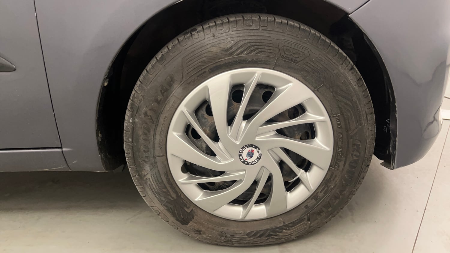Used 2014 Hyundai i10 Sportz 1.1 iRDE2 Petrol Manual tyres RIGHT FRONT TYRE RIM VIEW
