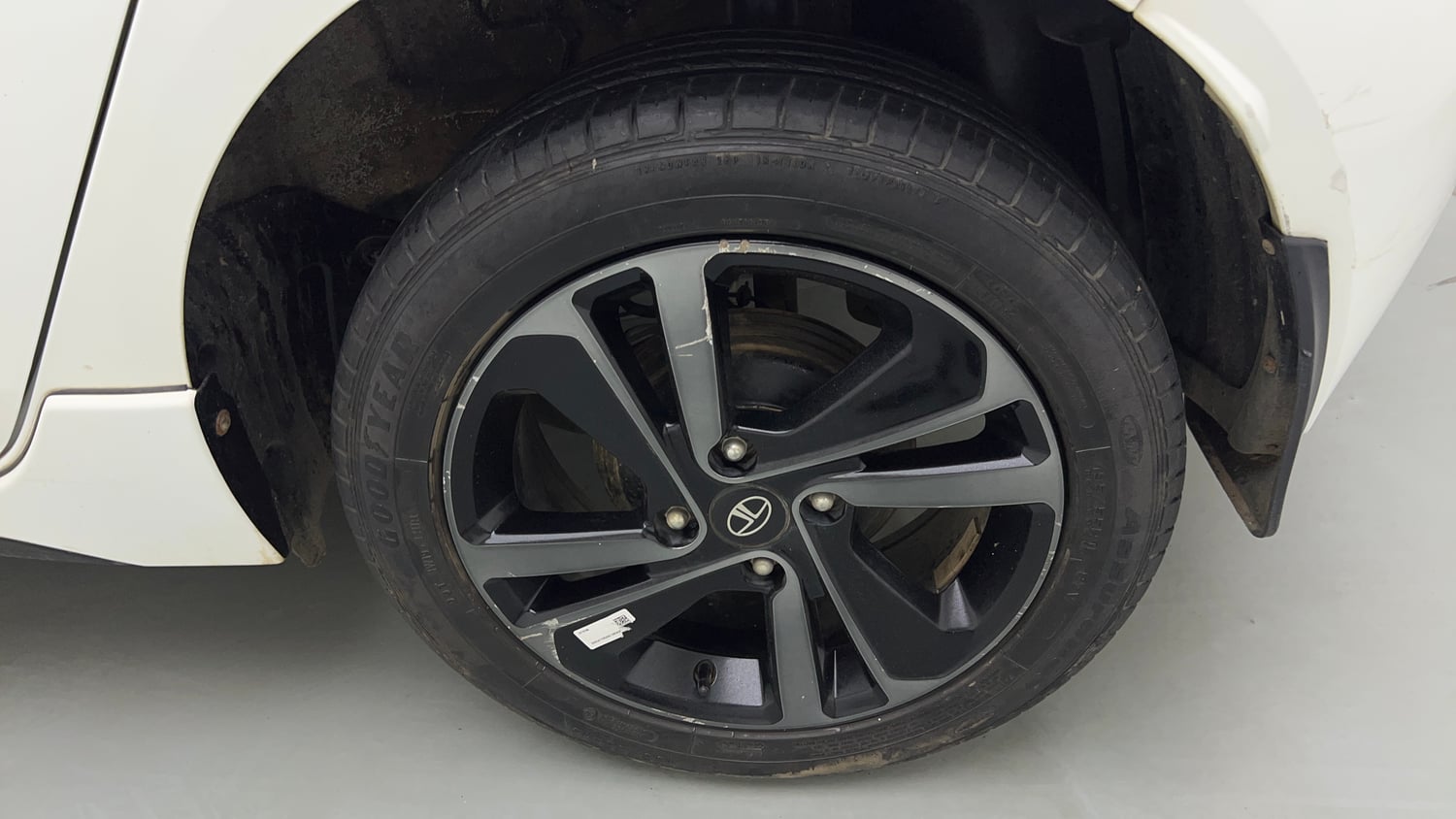 Used 2025 Tata Altroz Racer R2 Petrol Manual tyres LEFT REAR TYRE RIM VIEW