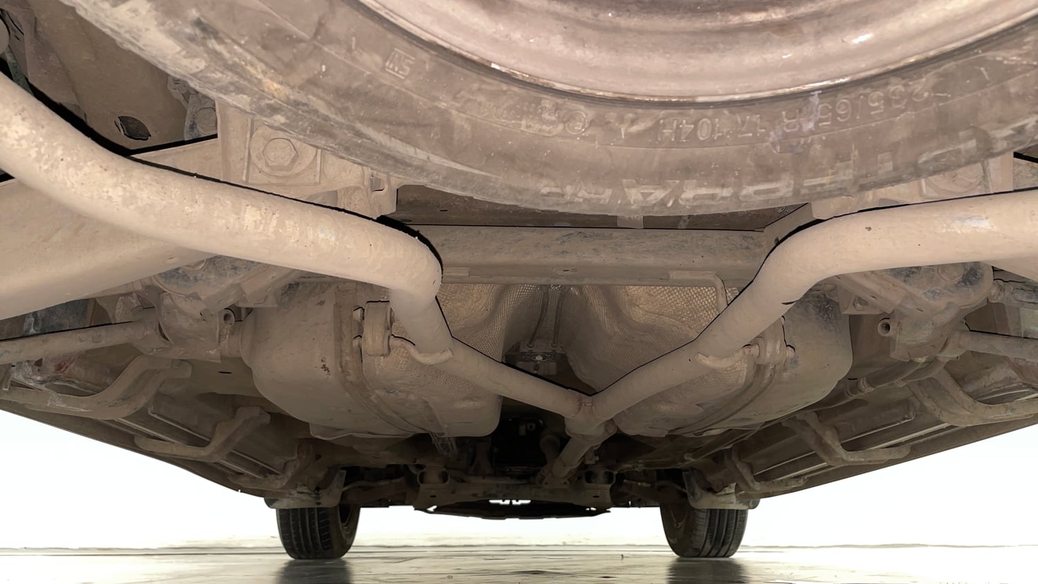 Used 2016 Mahindra XUV500 W8 AT Diesel Automatic extra REAR UNDERBODY VIEW (TAKEN FROM REAR)