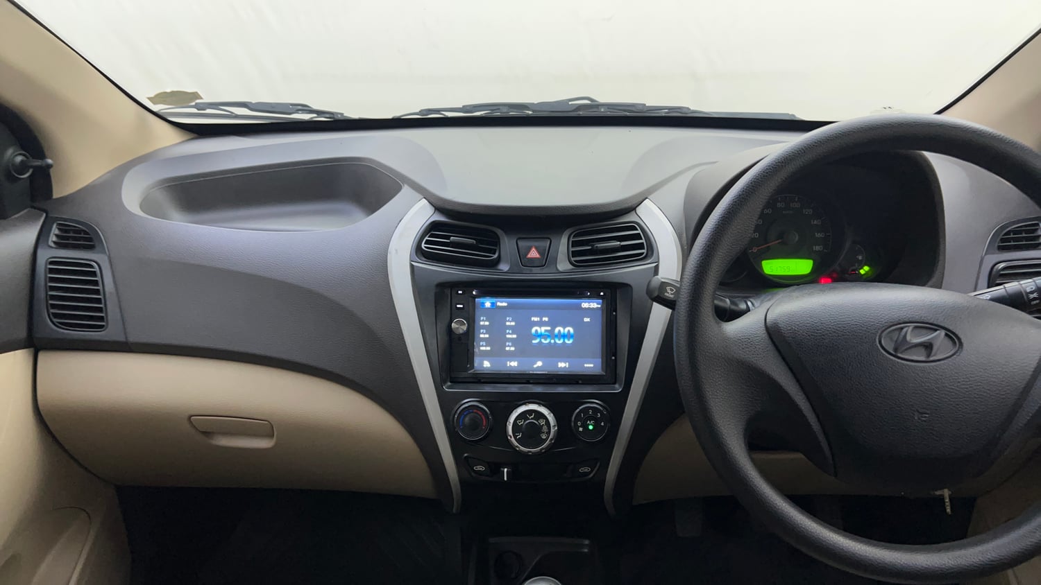 Used 2017 Hyundai Eon Era + Petrol Manual interior MUSIC SYSTEM & AC CONTROL VIEW