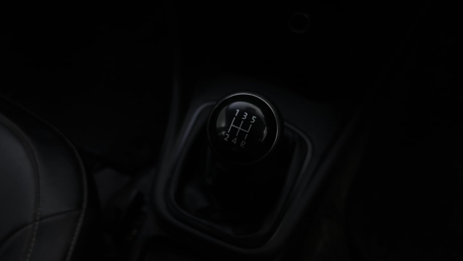 Used 2018 Volkswagen Polo Comfortline 1.0L (P) Petrol Manual interior GEAR  KNOB VIEW