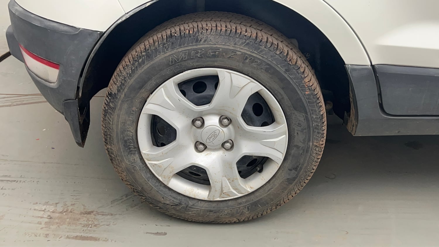Used 2017 Ford EcoSport Ambiente 1.5L Ti-VCT Petrol Manual tyres RIGHT REAR TYRE RIM VIEW