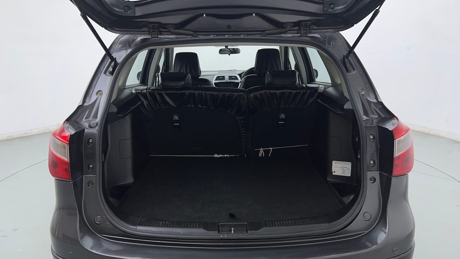 Used 2020 Maruti Suzuki S-Cross Zeta Petrol Manual interior DICKY INSIDE VIEW