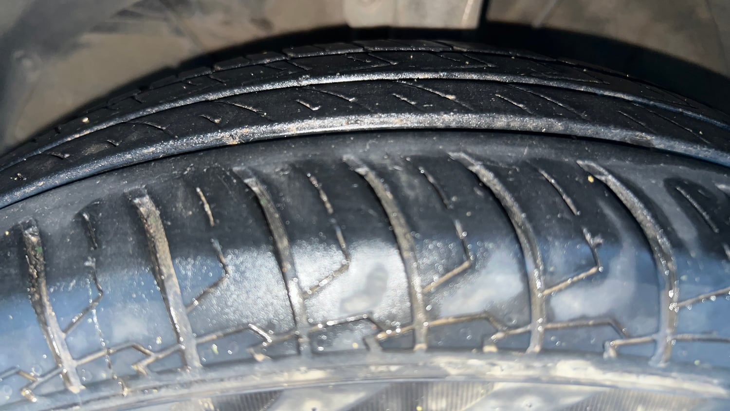 Used 2018 Maruti Suzuki Swift VXi AMT Petrol Automatic tyres LEFT FRONT TYRE TREAD VIEW