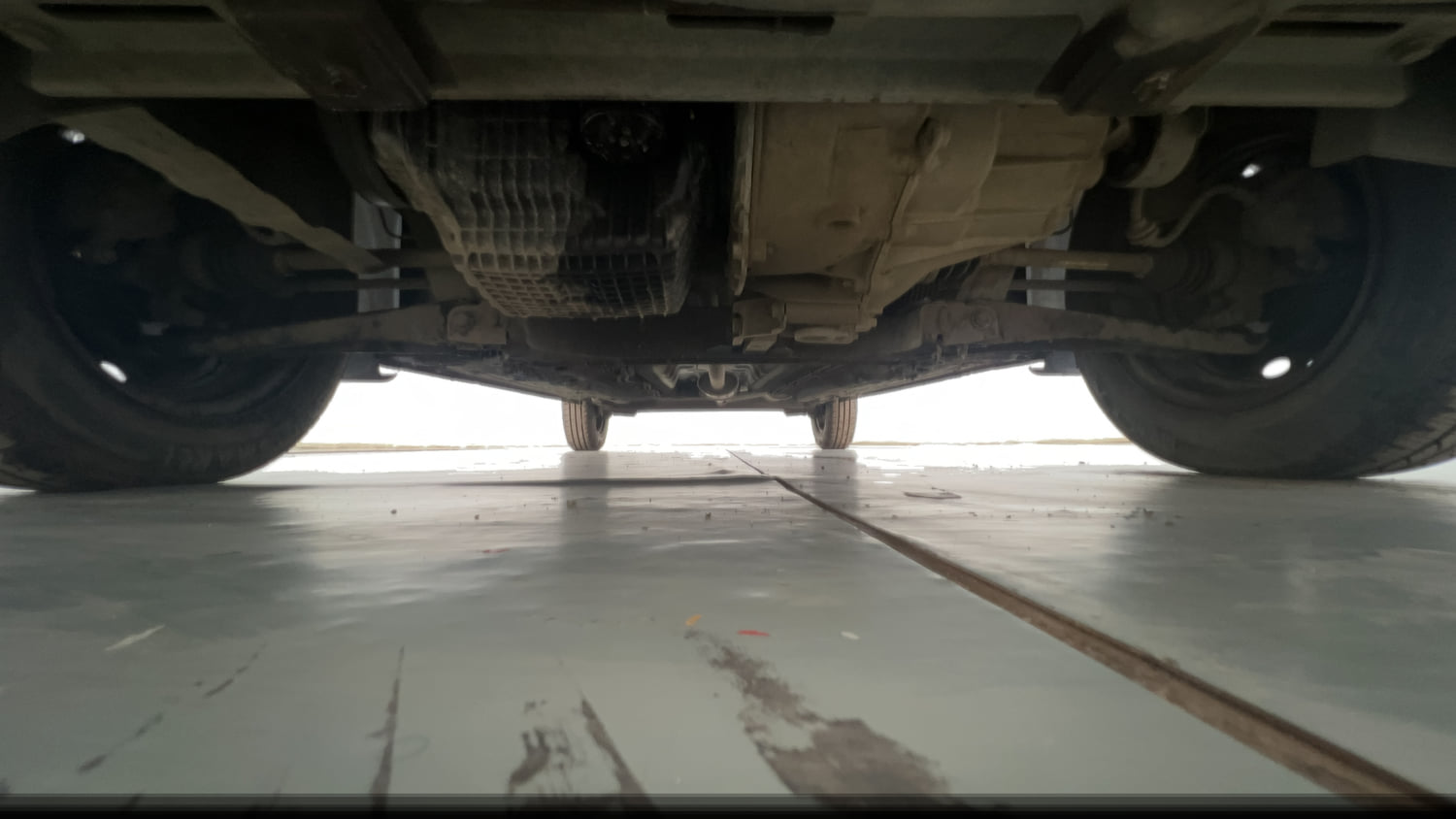 Used 2022 Renault Kwid RXT 1.0 AMT Petrol Automatic extra FRONT LEFT UNDERBODY VIEW
