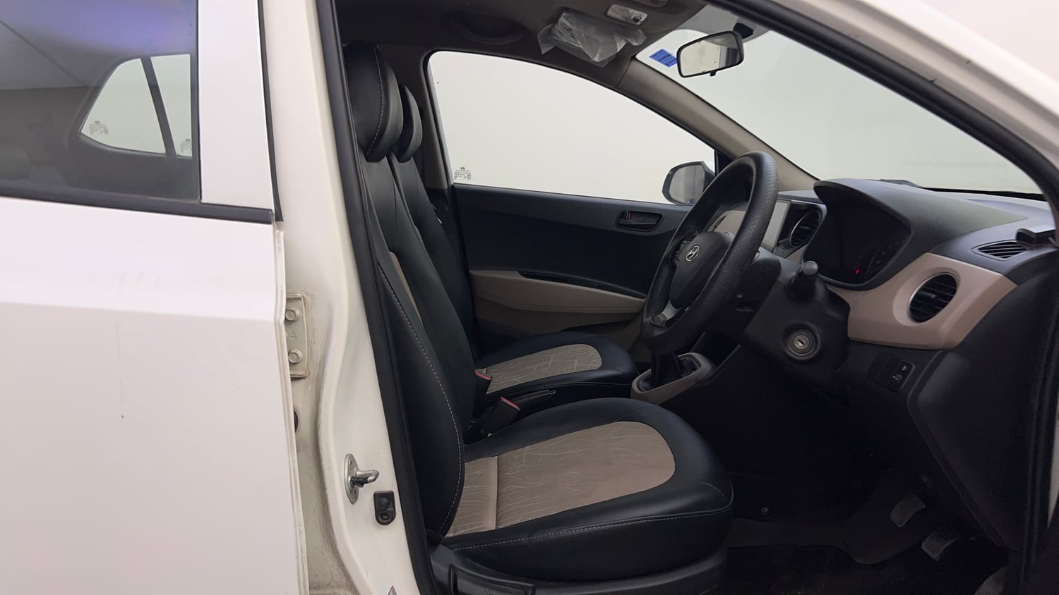 Used 2018 Hyundai Grand i10 Magna 1.2 Kappa VTVT Petrol Manual interior RIGHT SIDE FRONT DOOR CABIN VIEW