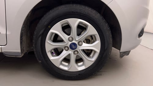 Used 2015 Ford Figo Aspire Titanium 1.2 Ti-VCT Petrol Manual tyres RIGHT FRONT TYRE RIM VIEW