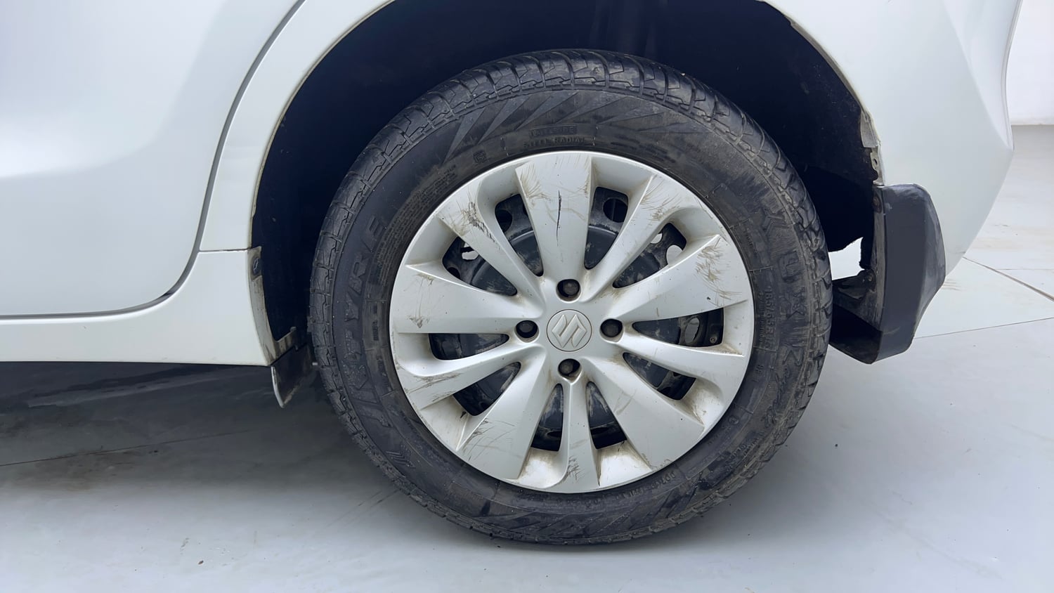 Used 2016 Maruti Suzuki Baleno Delta 1.2 Petrol Manual tyres LEFT REAR TYRE RIM VIEW