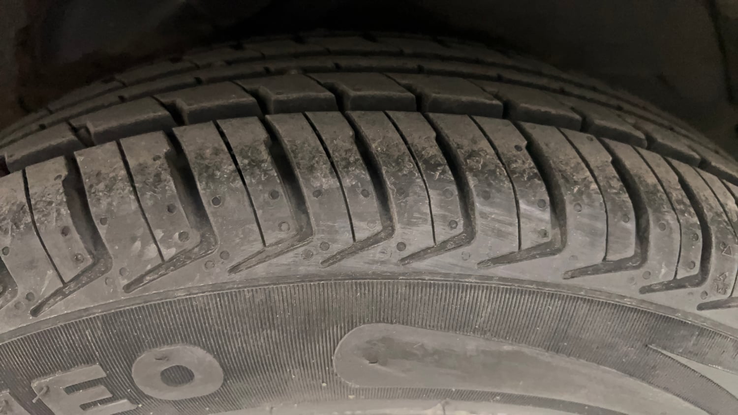 Used 2014 Hyundai i10 Sportz 1.1 iRDE2 Petrol Manual tyres LEFT REAR TYRE TREAD VIEW