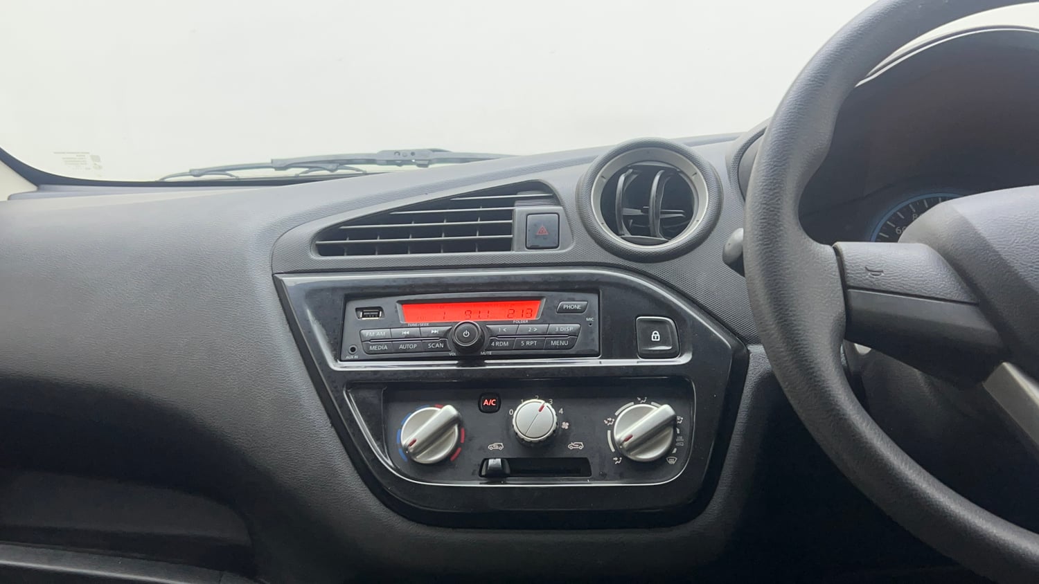 Used 2018 Datsun Redi-GO T (O) Petrol Manual interior MUSIC SYSTEM & AC CONTROL VIEW