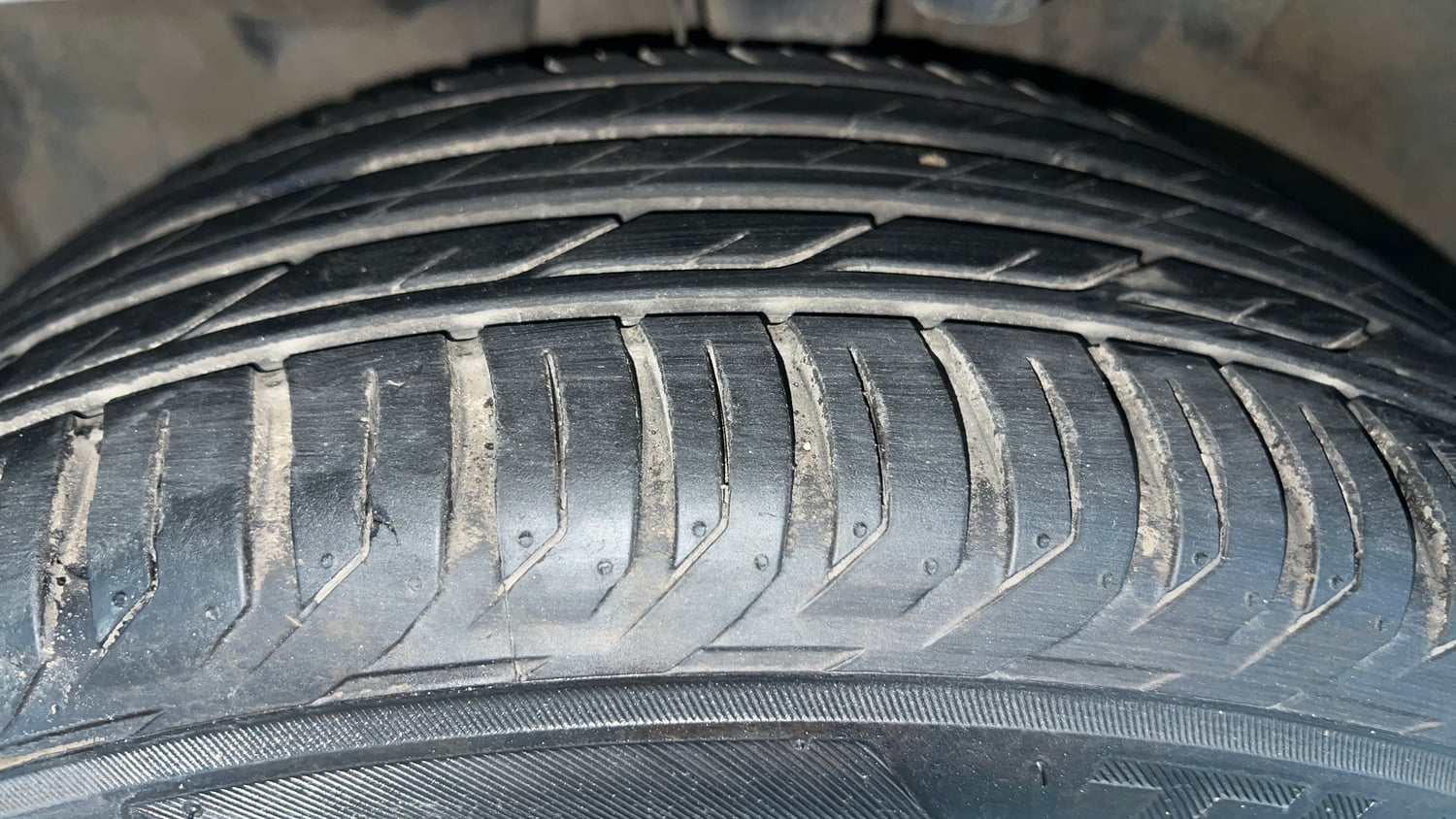 Used 2019 Jeep Compass Limited Plus Petrol AT Petrol Automatic tyres LEFT FRONT TYRE TREAD VIEW